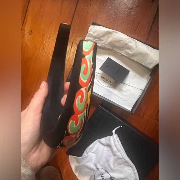 PRADA like new Cappelli in astro headband w/ box and dustie - Picture 7 of 8